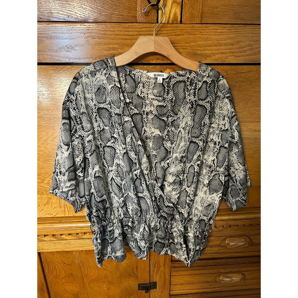 BB Dakota Going Out Top Streetwear Snakeskin Print Surplice Peplum Size L NEW